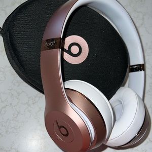 Rose gold beats solos 3